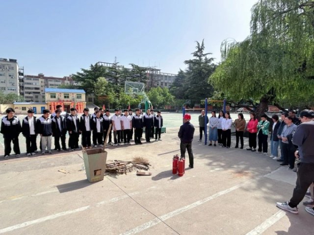 第一黨支部組織消防知識培訓(xùn) 